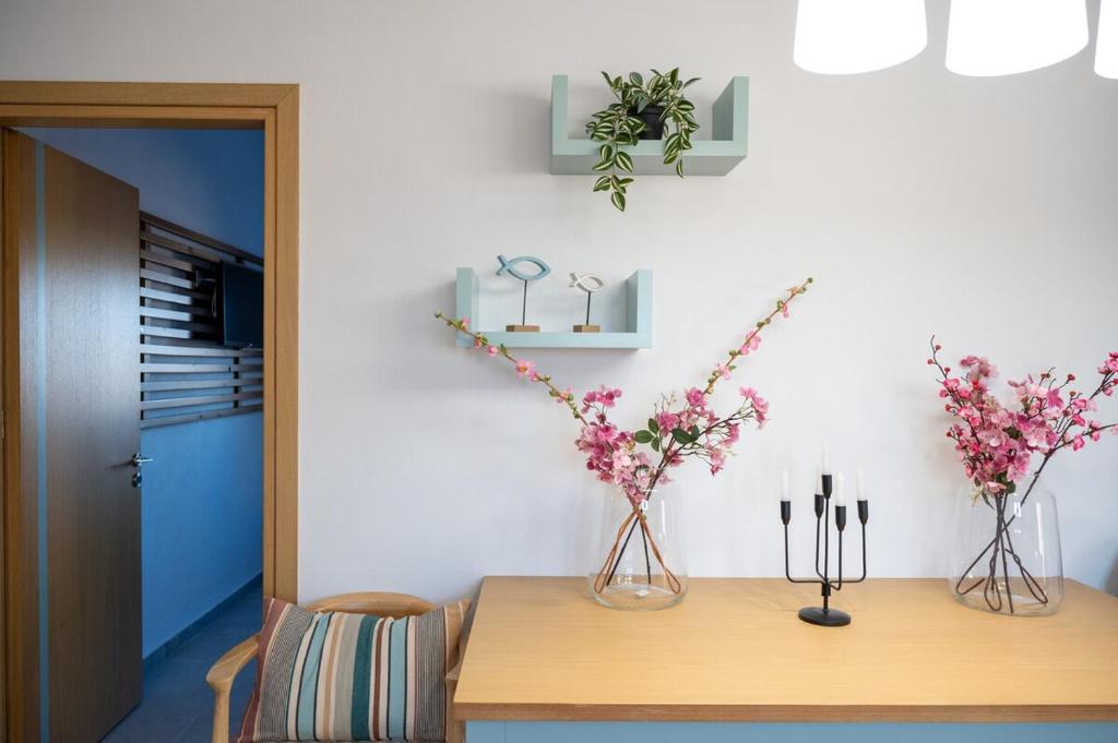 Elegant lighting fixture in Villa Akalli dining area