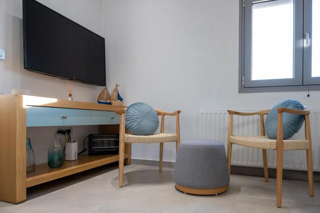 Entertainment center with flat-screen TV in Villa Akalli living room